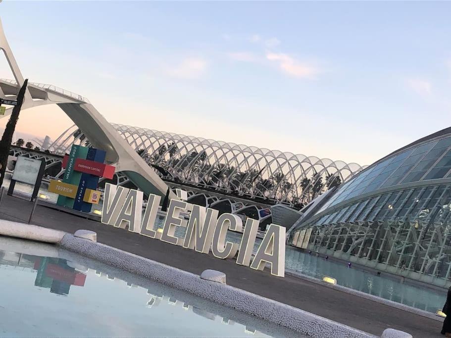 Appartamento Loft Con Estilo Y Terraza En Centro Historico Valenza Esterno foto